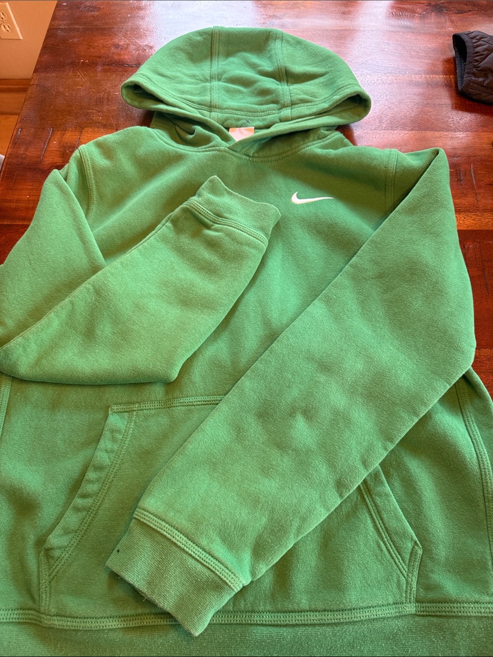 Nike boys Green Crewneck Hoodie with White Swoosh very good condition💚💚